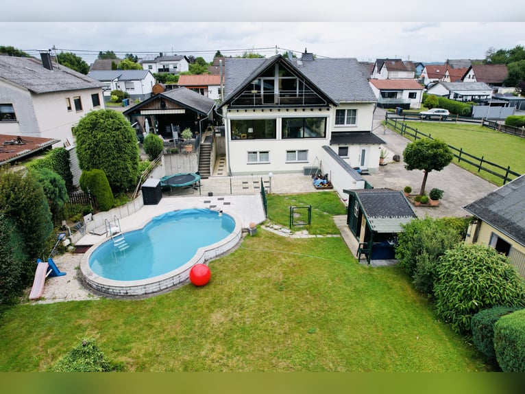 Exclusive estate with a premium riding facility in a idyllic location