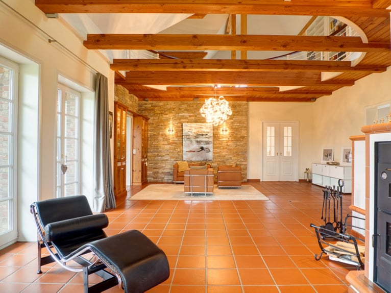 Exclusive estate with approximately 460 sqm of living space, stables, riding arena, outbuildings, an