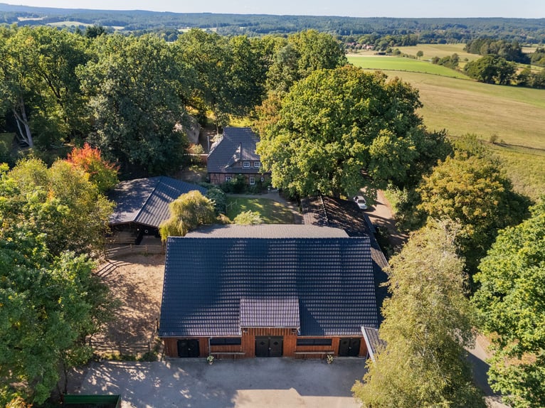 Exklusives Reitsportanwesen nahe Hamburg - 43 Hektar & neue Reithalle!