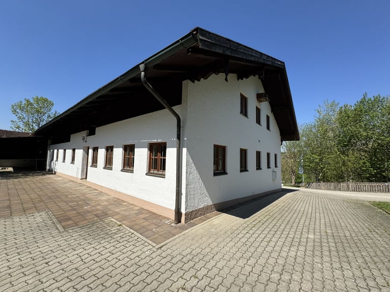 Farm with horse-keeping facilities, 2.5 hectares of land, near Munich.