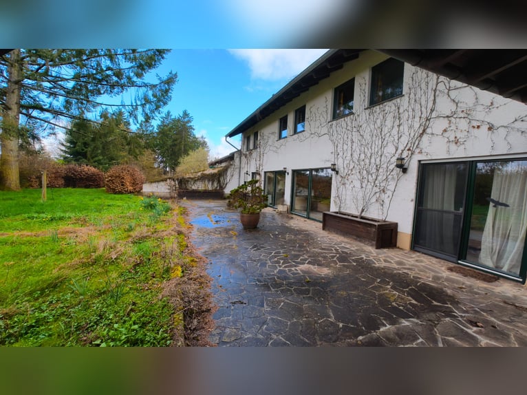 Freedom on 42 acres: Spacious estate in a secluded location with riding arena, swimming pool, and ex