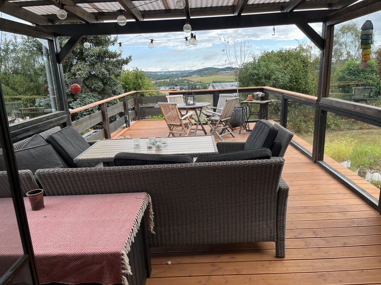 HAPPINESS has a HOME – Well-maintained riding stable and apartment at the village edge in Plauen / V