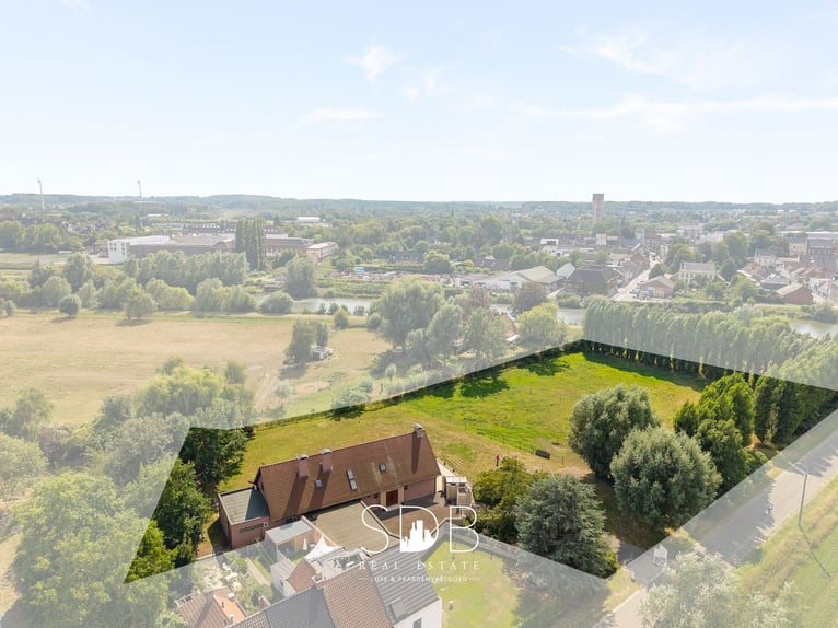 Hedendaagse villa met gezinstuin en graslanden op 7.496m2 te Heusden | België