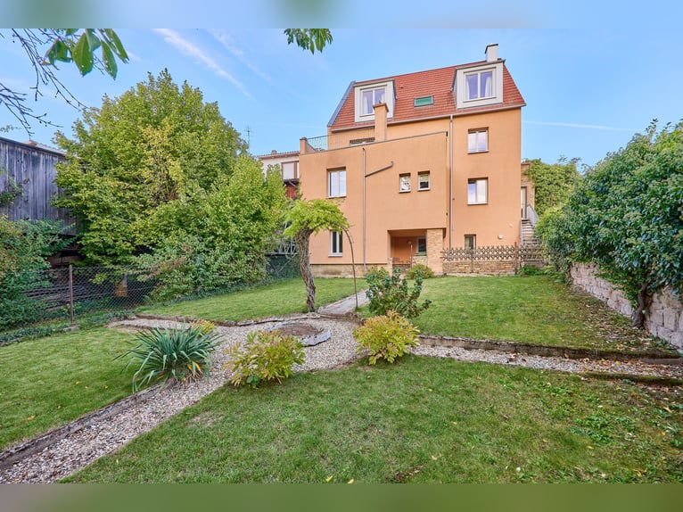 Historic watermill castle with well-maintained equestrian facilities in Rheinhessen!