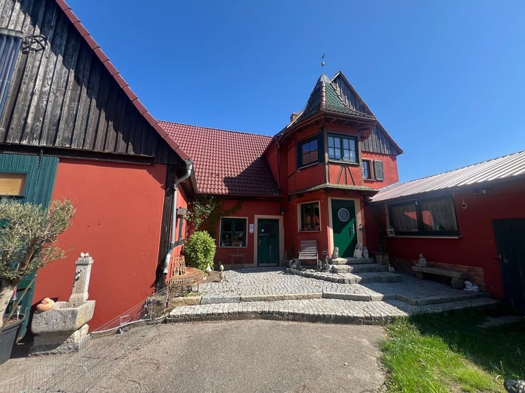 Horse Paradise – Romantic riding farm with indoor riding arena, 6 stables, and residential house