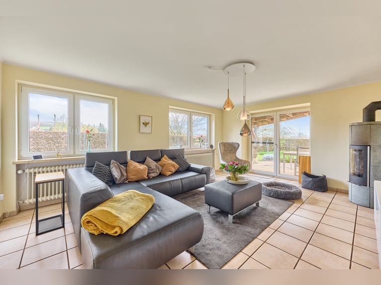 Horse property for sale in Saarland – A stud farm set in picturesque surroundings with a modern ridi