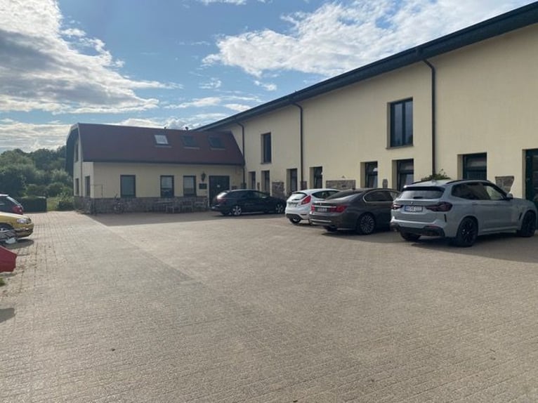 Idyllicly located riding facility / horse boarding stable for lease in 18276 Hägerfelde
