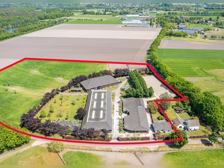 Kapelstraat 12-14, Leende  
Beautiful, fully equipped equestrian property