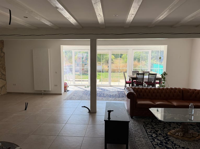 Living with a horse in a beautiful single-family house with 6,000 sqm of pasture and a small 150 sqm