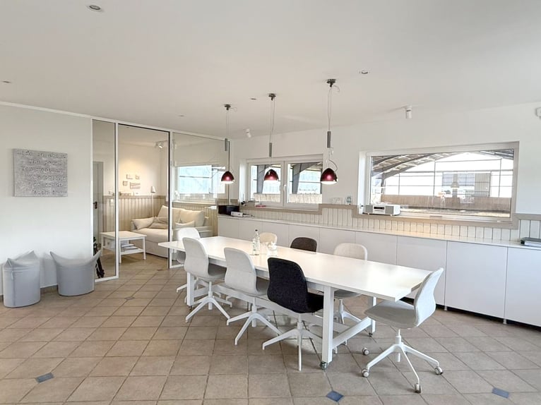 Prestigious, high-quality riding facility in a secluded location north of Hamburg