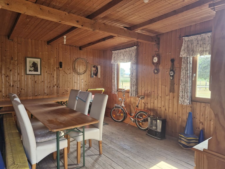 Private paddock stable available for lease on rental land