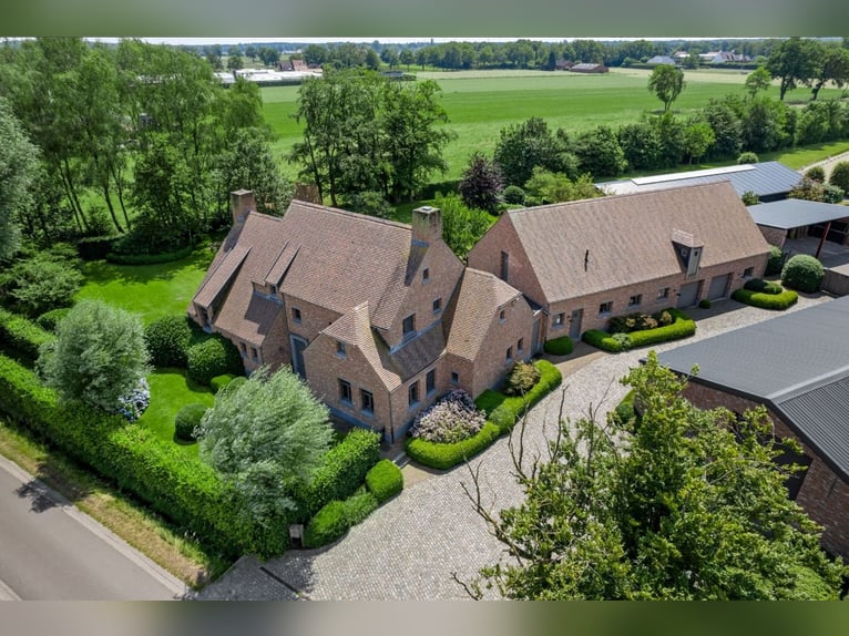 Professioneel hippisch eigendom met luxe villa op ca. 3,5 Ha