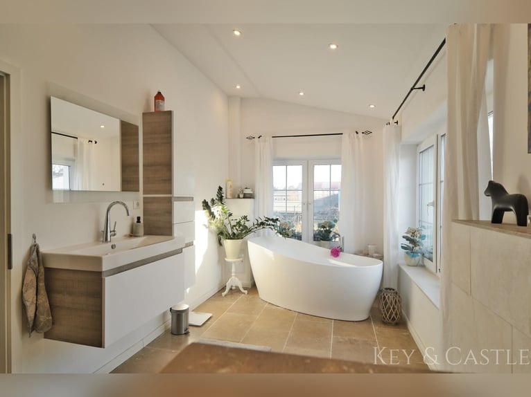 Recently renovated single-family home with horsekeeping facilities in Oberkrämer