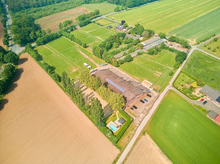 Reitanlage im Kreis Wesel zu verkaufen – Preis inkl. Dachsanierung!
