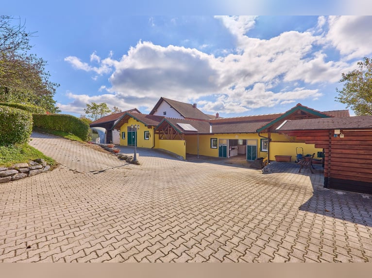 Reitanlage Landkreis Deggendorf – Bayerisches Landhaus mit Wohlfühlambiente und Außenpool!