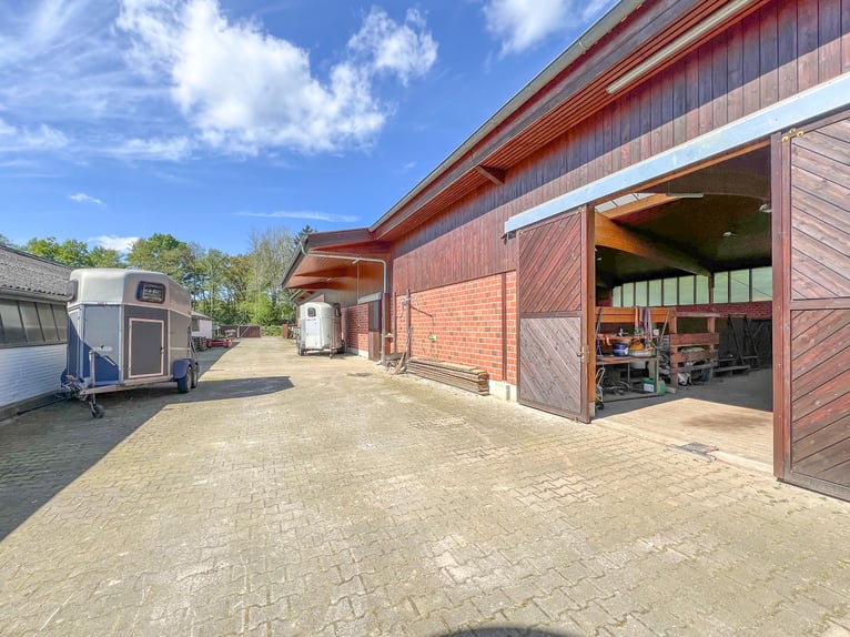 RESERVIERT!!!! Reetdachhaus mit privater Reitanlage