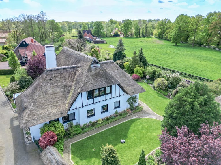 RESERVIERT!!!! Reetdachhaus mit privater Reitanlage