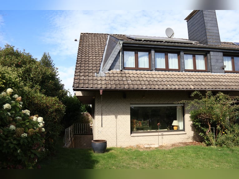 Residential house with horse stable and grazing areas