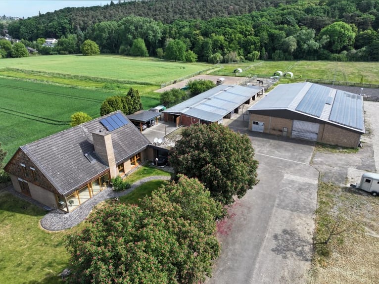 Secluded homestead set in a picturesque landscape!