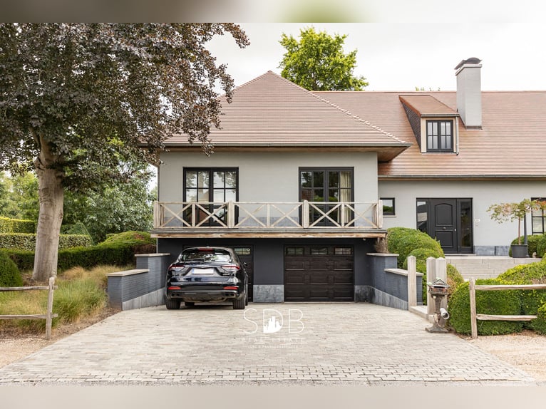 Stunning country villa with family garden and pasturelands on 32,558 m² in Lochristi | Belgium