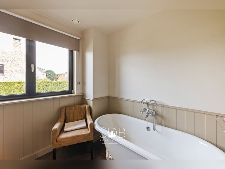 Stunning country villa with family garden and pasturelands on 32,558 m² in Lochristi | Belgium