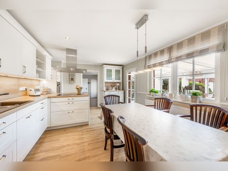 Suitable for horses and impressive: Farm estate with two residential buildings and extensive land cl