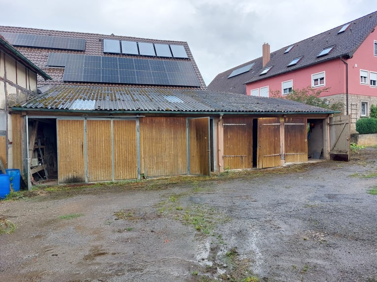 Unique estate with development potential – combines living, working, and equine or animal husbandry.