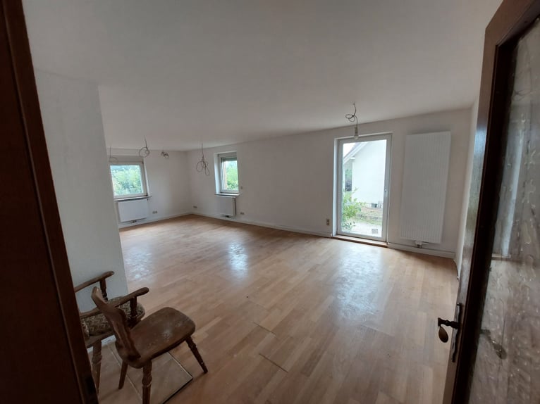 Unique estate with development potential – combines living, working, and equine or animal husbandry.