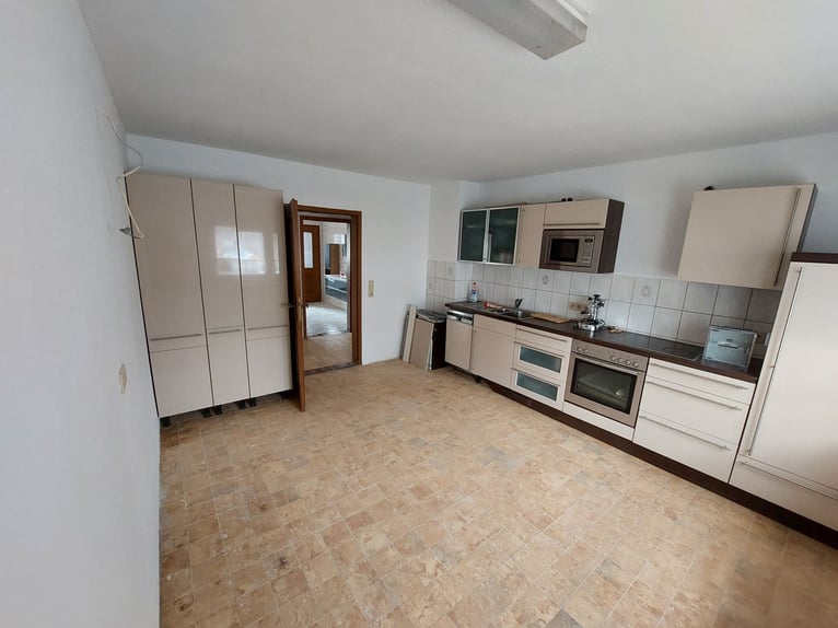 Unique estate with development potential – combines living, working, and equine or animal husbandry.