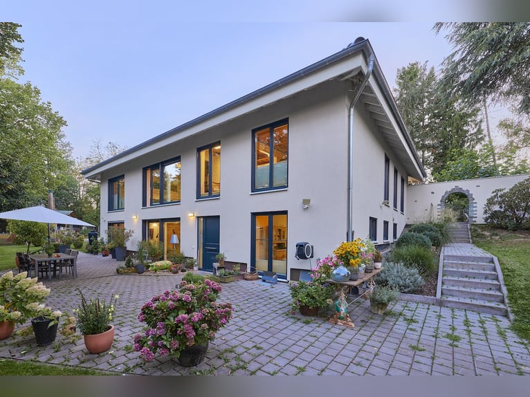 Villa in Taunusstein – Anwesen der Extraklasse mit parkähnlichem Grundstück und Stallungen!