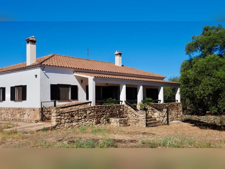 Voll ausgestattetes Landhaus mit Swimmingpool