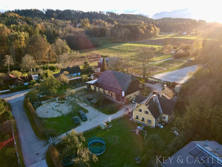 Wunderschönes Anwesen mit Landhaus, Pferdestallungen und Koppeln mit Wörtherseeblick 