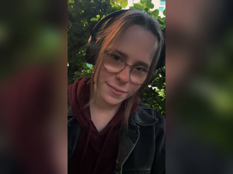 Hey, Reitbeteiligung gesucht. Ich reite seit 2018. Bereich: Dressur (Wunsch: evtl. Springen lernen)