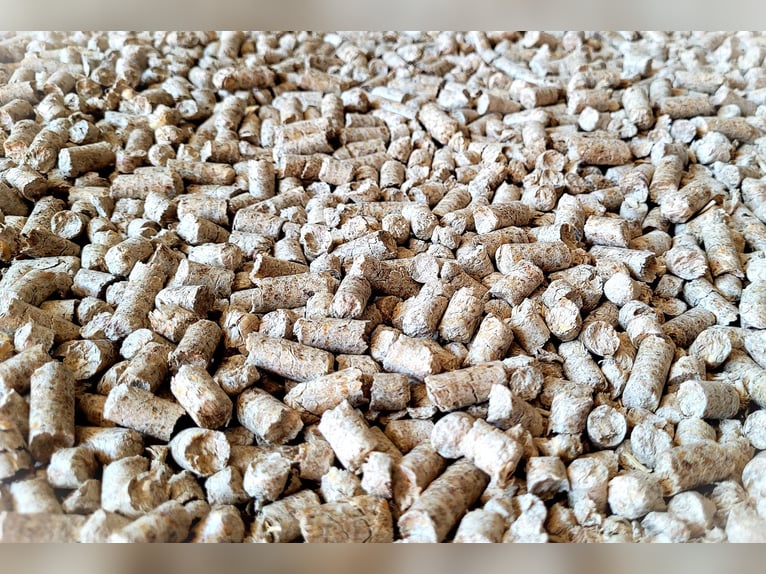 Miscanthus Einstreu Pellets (8 mm) für hygienisches Stallklima