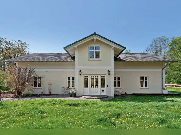 Elegantes Privatanwesen in Alleinlage für Pferdefreunde in ruhiger Lage