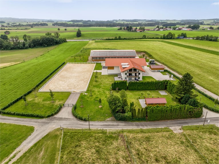 Exklusive Reitanlage mit Mehrfamilienhaus (4 WE) im Allgäu