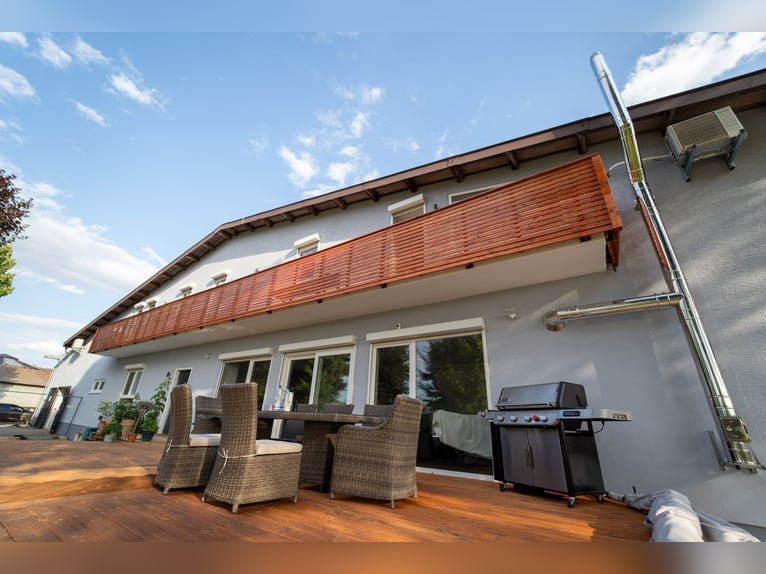 Exklusive Reitanlage mit modern saniertem Wohnhaus, Reithalle und großzügigen Weideflächen