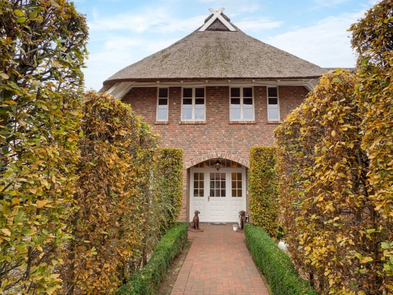 Exklusives Anwesen mit ca. 460m² WFL, Stallungen Reitplatz, Nebengebäuden, ca. 25.000m² Land