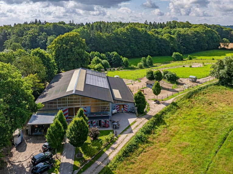 Exklusives Landgut mit Reitanlage im Naturpark Westensee