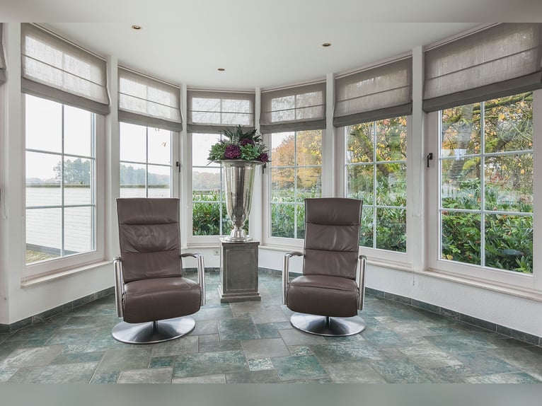 Exklusives privates Reiteranwesen mit Reithalle, Stallungen und luxuriösem Wohnhaus