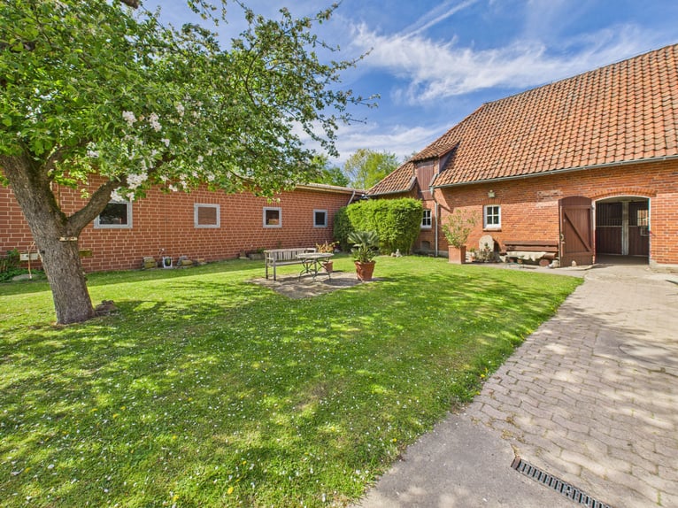 Exklusives Reitanwesen mit stilvollem Wohnhaus, weitläufigen Weiden und außergewöhnlicher Reitanlage