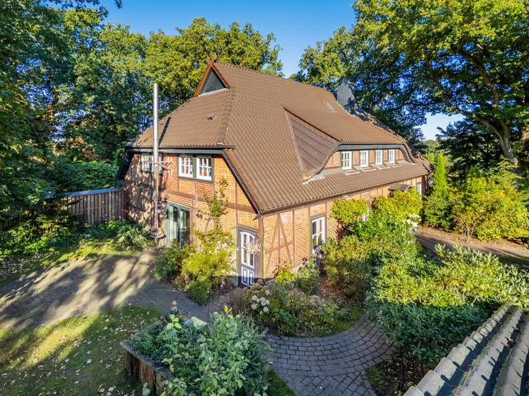 Exklusives Reitsportanwesen nahe Hamburg - 43 Hektar & neue Reithalle!