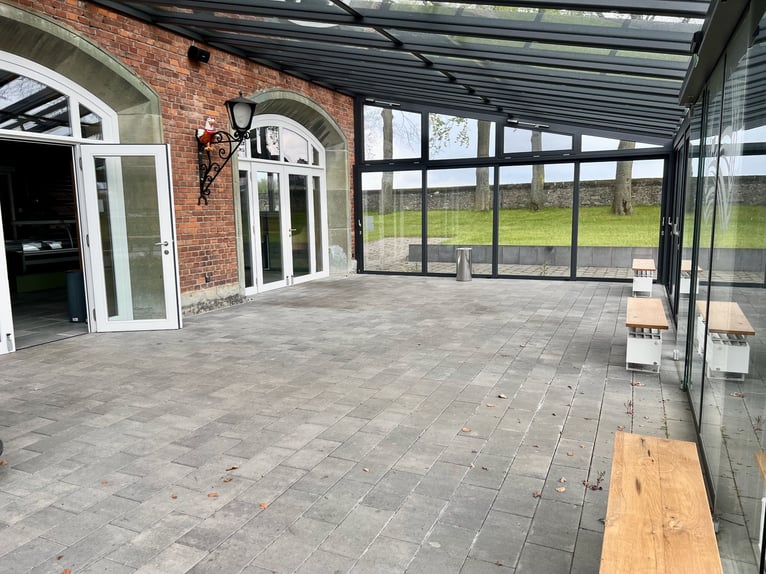 Freistehendes Gutshaus mit hochwertigen Nebengebäuden