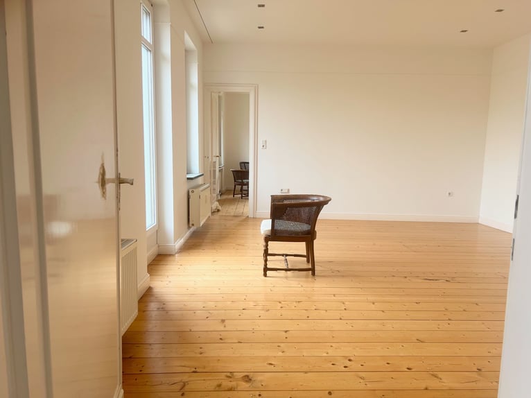 Freistehendes Gutshaus mit hochwertigen Nebengebäuden