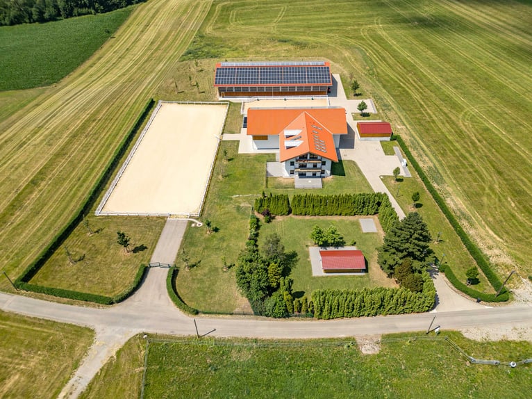 Für Pferdemenschen: Neue Luxus-Reitanlage im Allgäu
