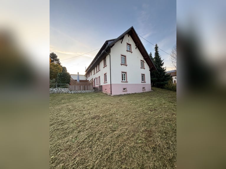 Gepflegtes Pferdeanwesen - 5000 qm, Sandplatz und Alpenblick | Nähe CH| grosses Ausbaupotenzial