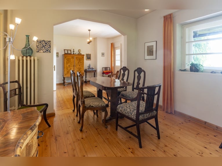 Idyllisches Anwesen im Chiemgau - Villa, 7 ha Land & Stall, mit Potenzial für Pferdeliebhaber