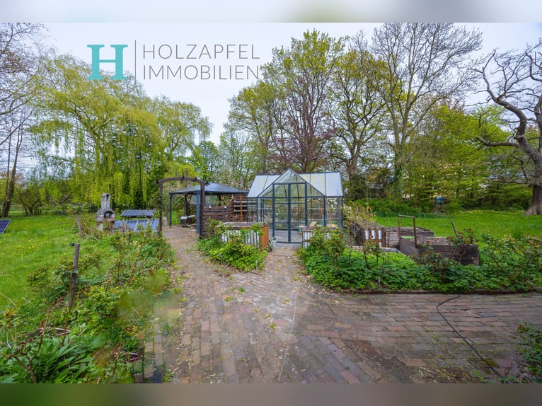 Idyllisches Reetdach-Glück an Hamburger Stadtgrenze mit Pferdekoppeln und Boxen