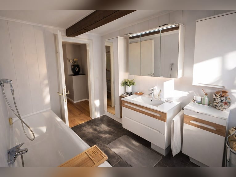 Kernsanierter Resthof mit 3 Ha Eigenland, Reitplatz und Halle