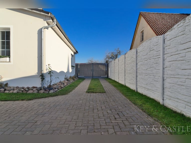 Kernsaniertes Einfamilienhaus mit Pferdehaltung in Oberkrämer